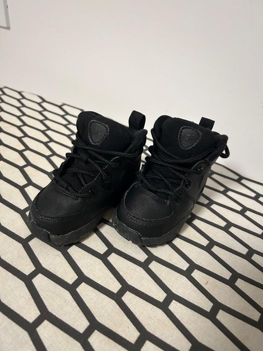 Adidasi ghete Nike Manoa