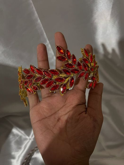 Янги абадоклар сотувда