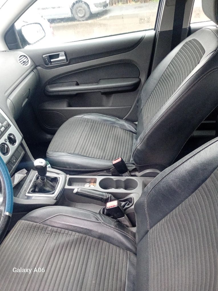 Se dezmembrează ford focus 2 motor 1.6 benzina din 2006