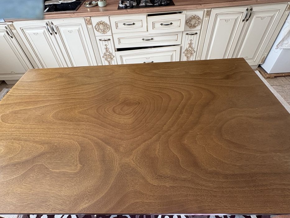 Срочно продается кухонный стол 1,5 метр