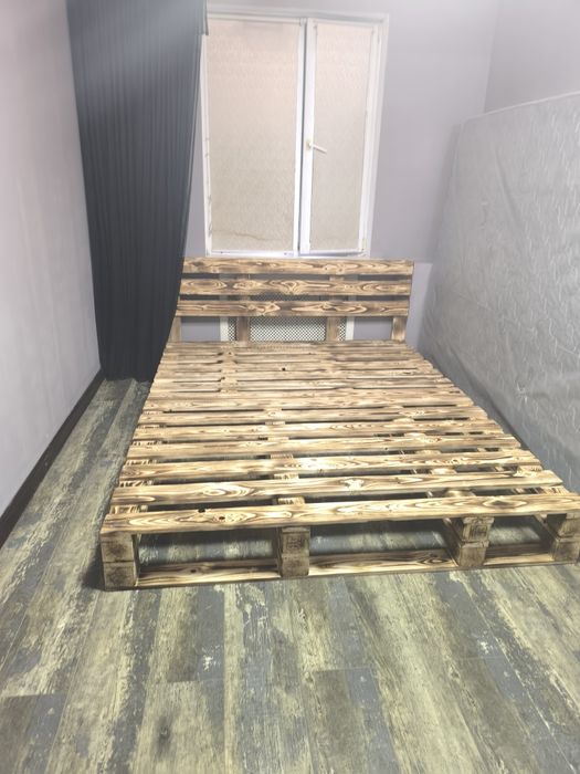 Кровать из паллет