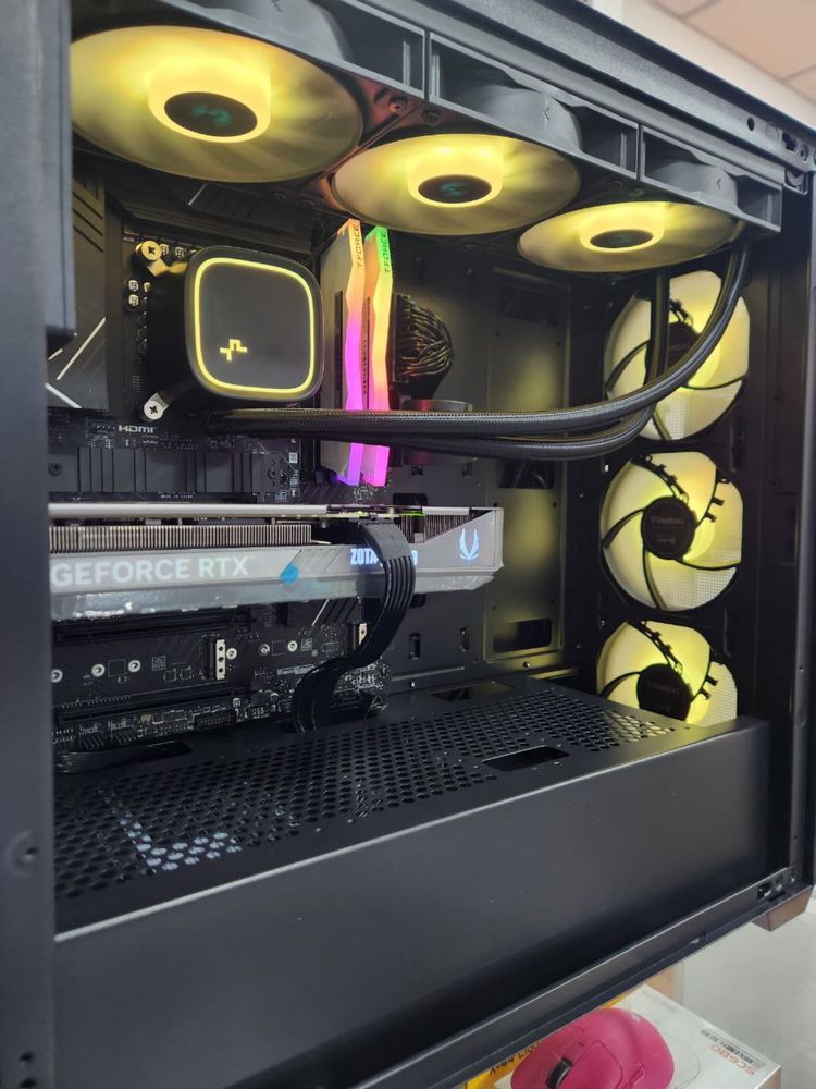 Core i7 14700k + Rtx 5070 12gb