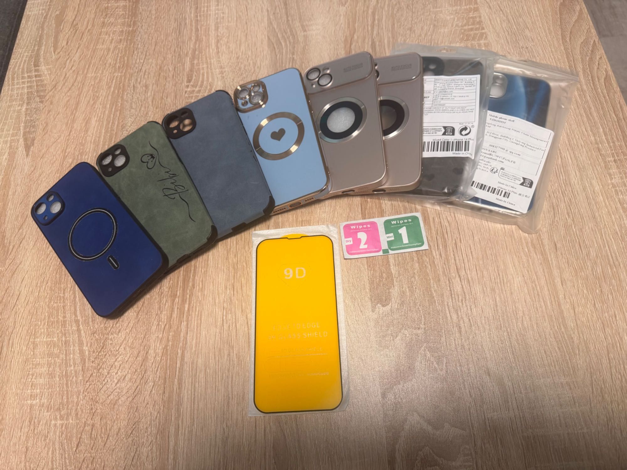 IPhone 14 Plus като нов, с подарък 8 кейса