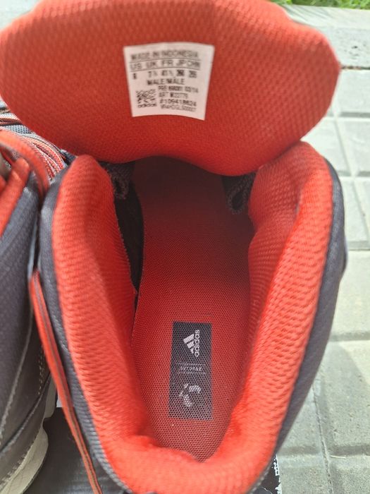 Маратонки Adidas размер 41 1/3