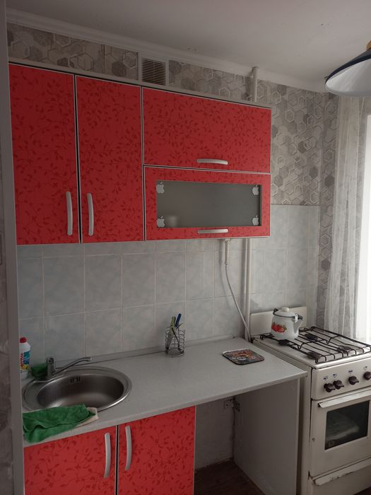 сдам 1 комнату. квартиру в 8 мкр.