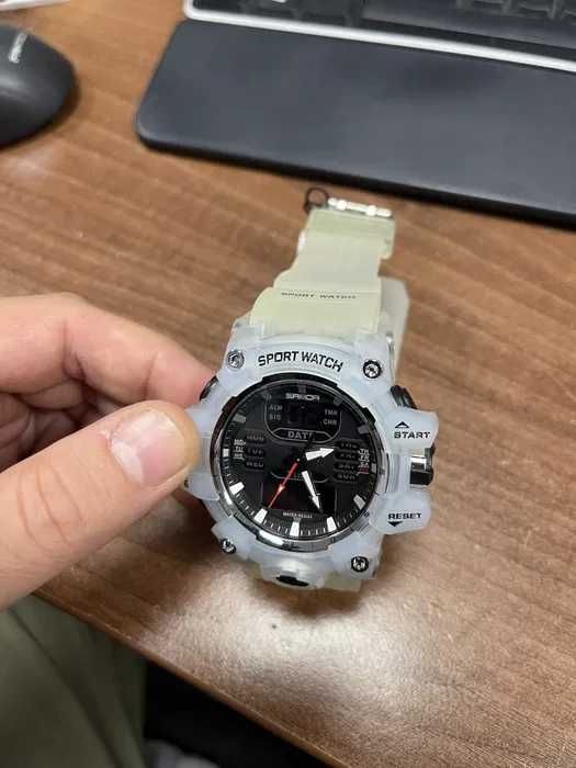 NOU ceas military rezistent la apa Schock resistant