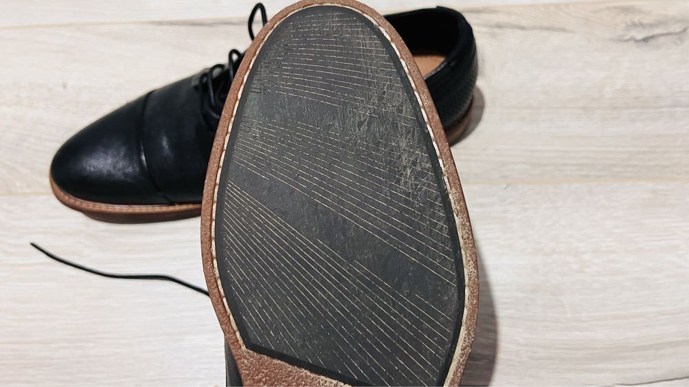 Pantofi Aldo aproape noi