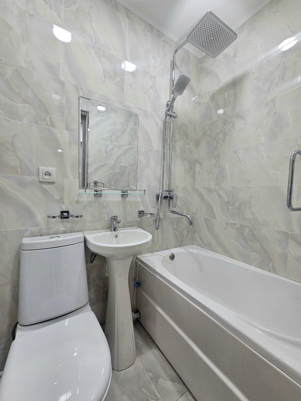 .5kvartal Chilanzar 2xona qilingan balkon 1,2x3metr yangi remont mebel