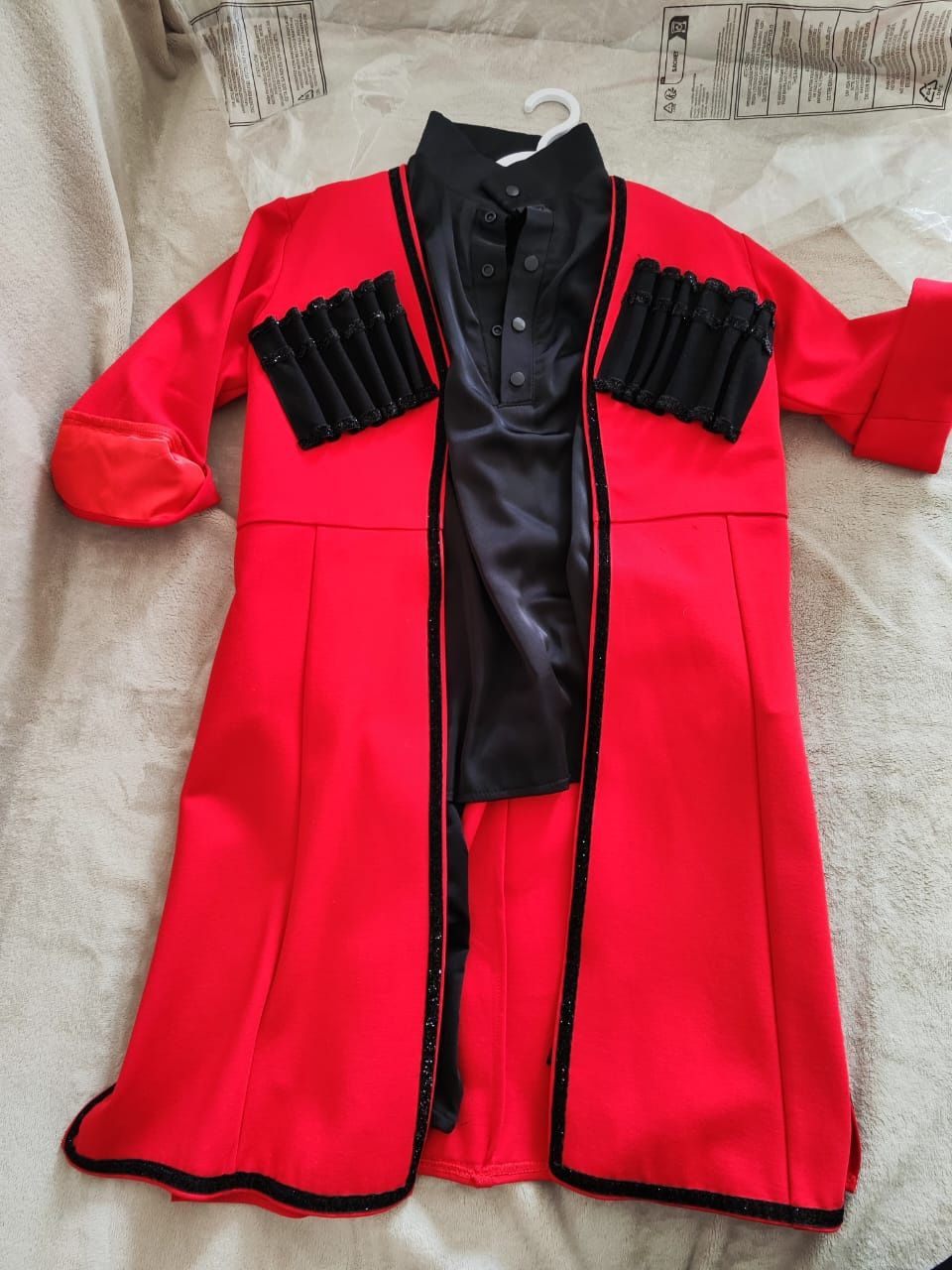 Красный костюм для лезгинки