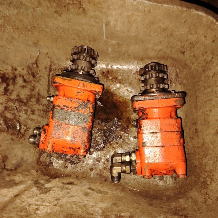 Vând pompa/reductoare