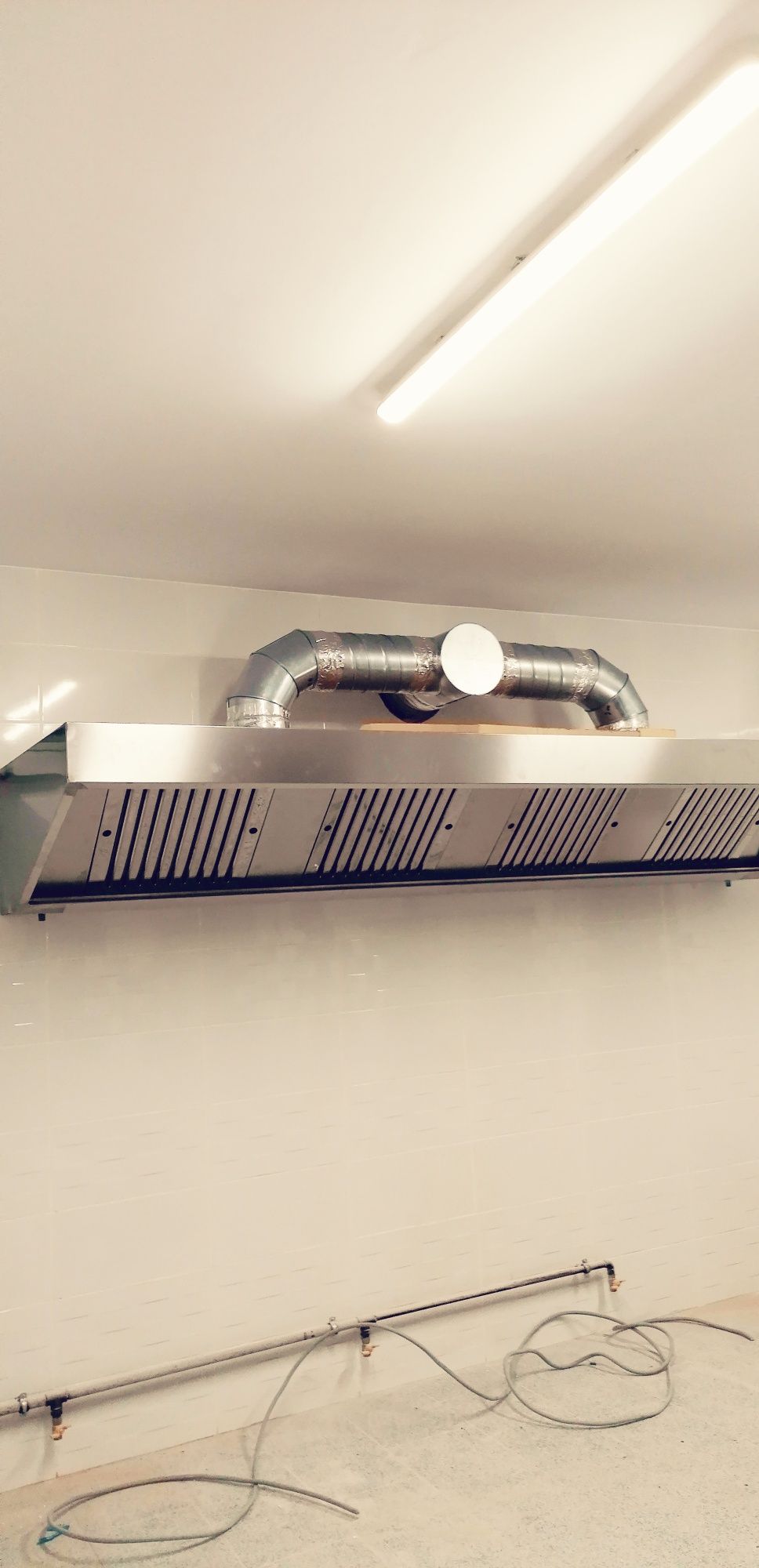 Executie, montaj, curatare autorizata HoReCa hota inox si tubulatura