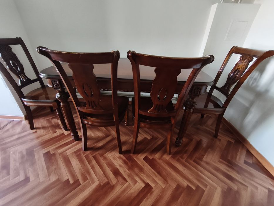 Стол и стулья ..