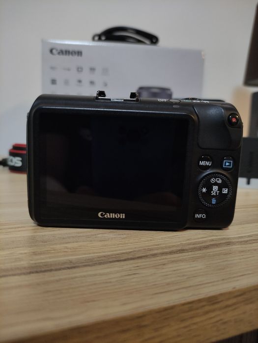 Canon EOS M + Canon 18-55 f/3.5 - 5.6