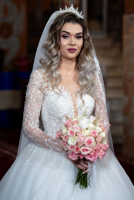 Vand rochie de mireasa tip printesa