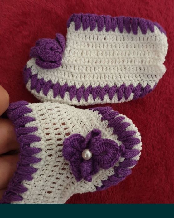 Botosei botosi papuci sosete crosetati hand made bebe haine jucarii