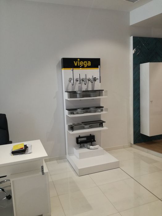 Дизайн и производство на рекламни стелажи и дисплеи