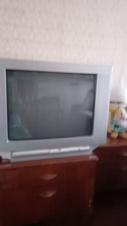 Продам два  старые телевизора