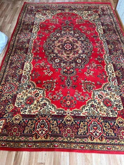 Продам ковер (чистый)