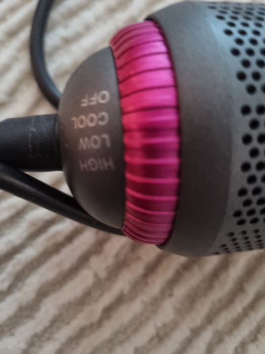 Perie par  cu  aer cald și ioni pt  indreptat și uscat par  simultan