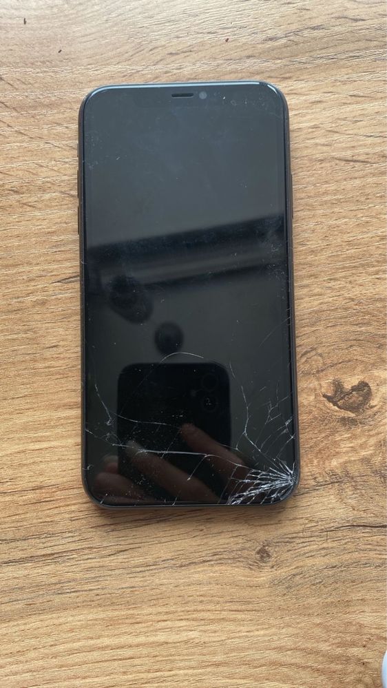 Продам iphone 11 разбитое стекло