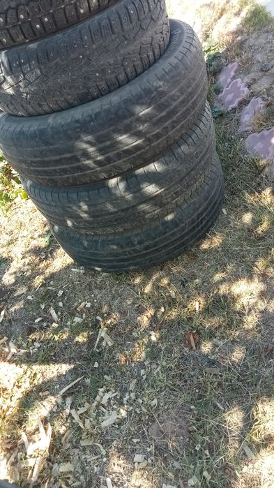 Продам шины б/у на уаз