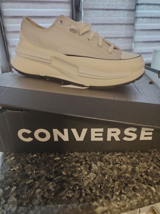 Vând adidași converse