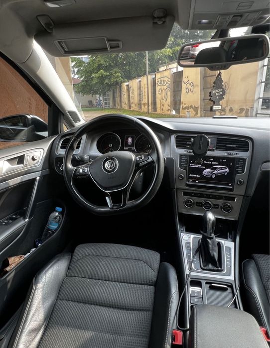 Vând sau schimb golf 7
