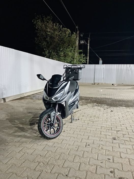 Продам  Макси Bennali 180 куб