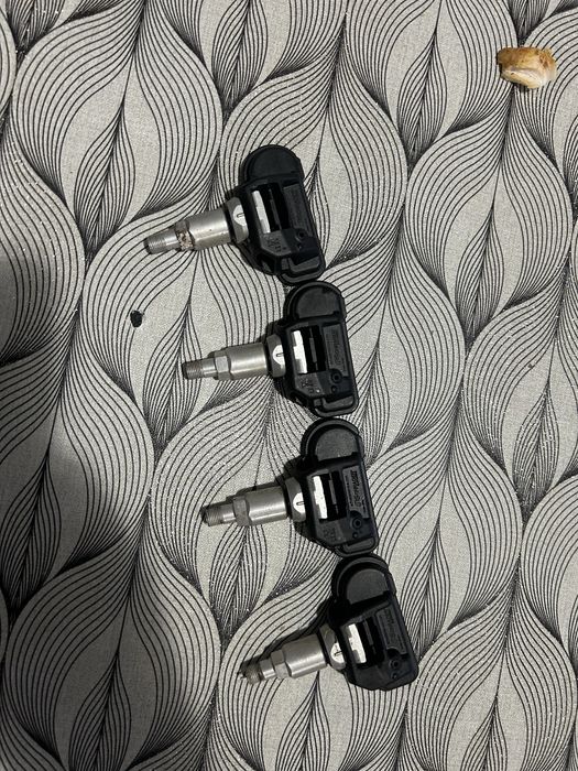 4 броя оргинални мерцедес цензорни винтили