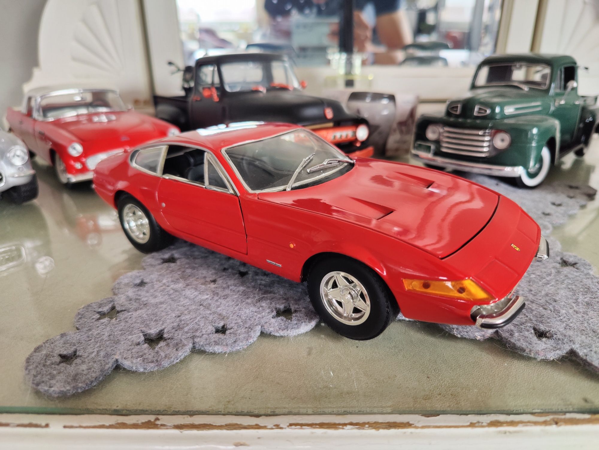 Macheta Ferrari 365 GTB/4 1/18 HotWheels