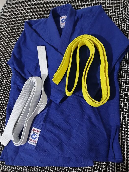 Кимоно продам практически новое одевала пару раз