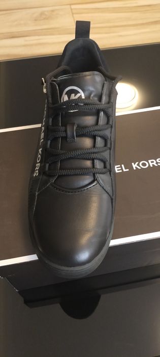 Vând adidași sneakers originali Michael kors