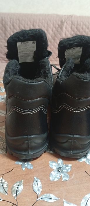 Продам ботинки для работы