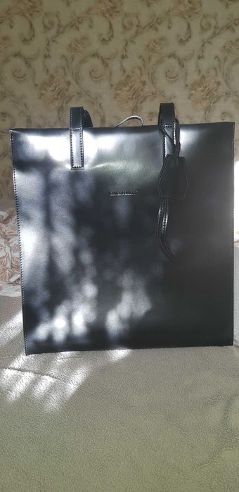 Продам женскую кожаную сумку Giorgio F