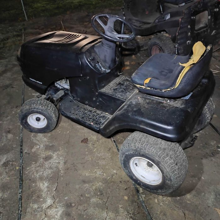 Tractoras tuns iarba gazon cu masa taiere de adaptat