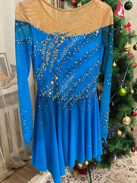 Продается новое платье для выступлений