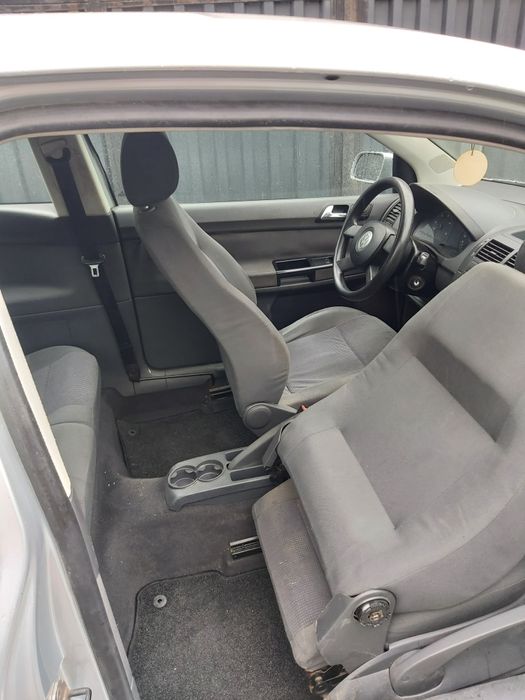 Vand urgent Polo 2004 cu numere rosii