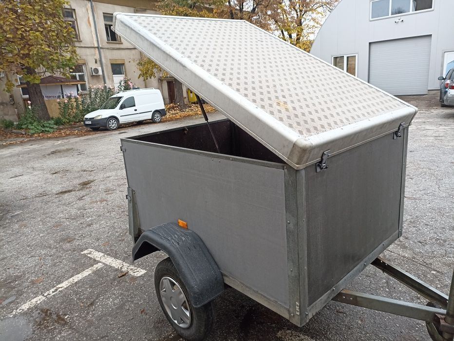 Закрито ремарке регистрирано