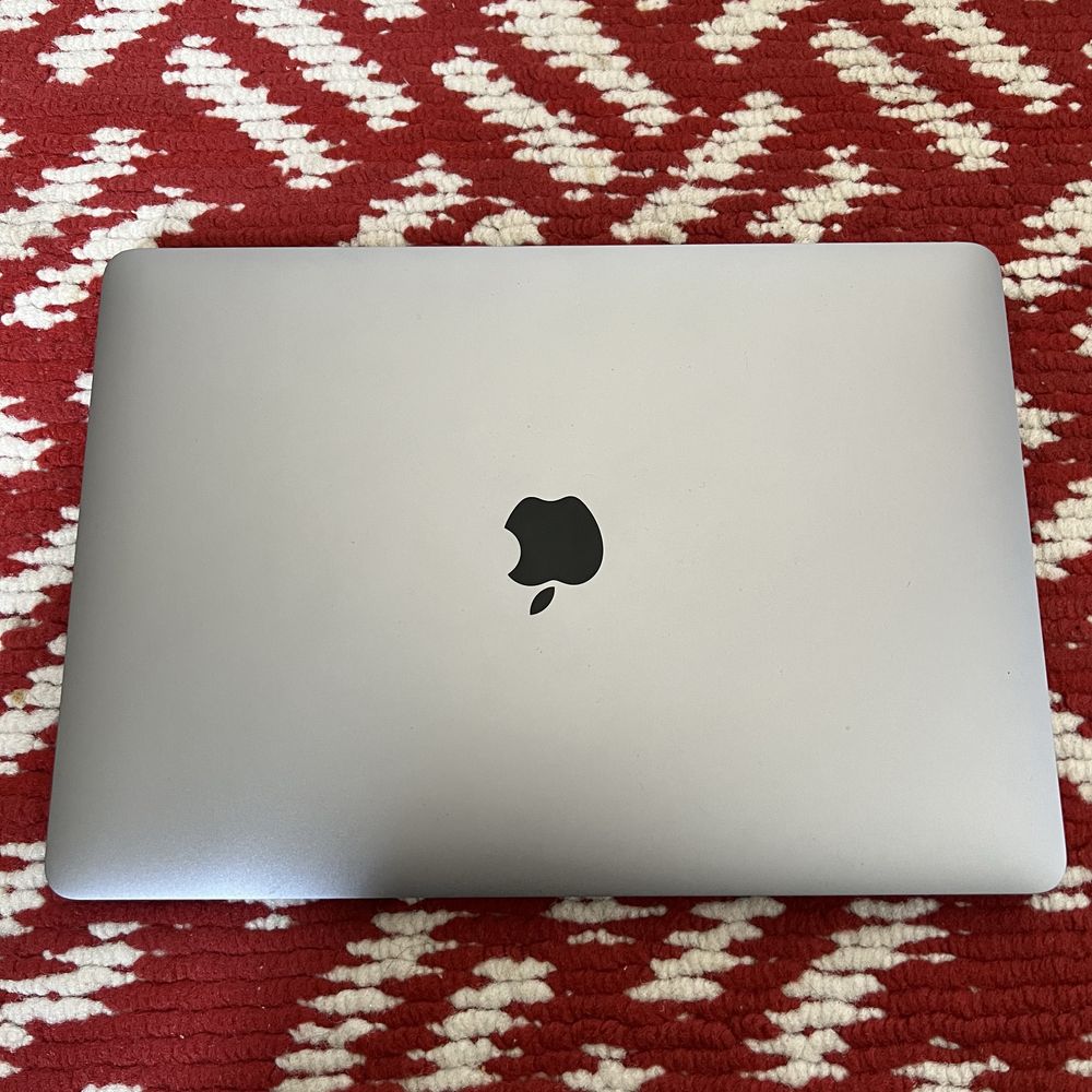 MacBook Pro M1 8/256 95%-81sikl Yangidek holatda obmen bor