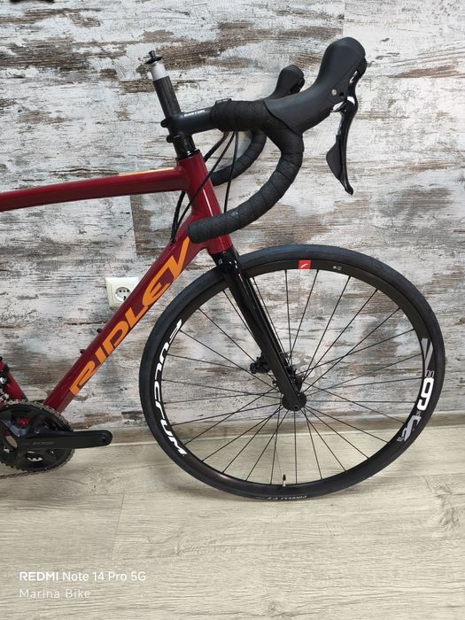 НОВ алуминиев шосеен велосипед Ridley Fenix SLA Disc 105 12 Fulcrum