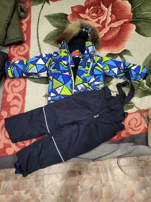 Продам зимнию куртка в отличном состояний рост 86 см