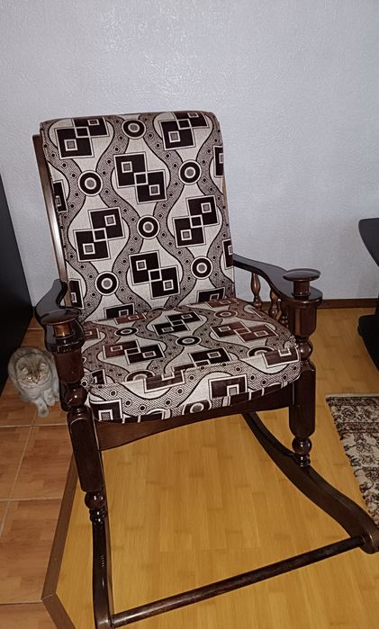 Продам кресло качалку