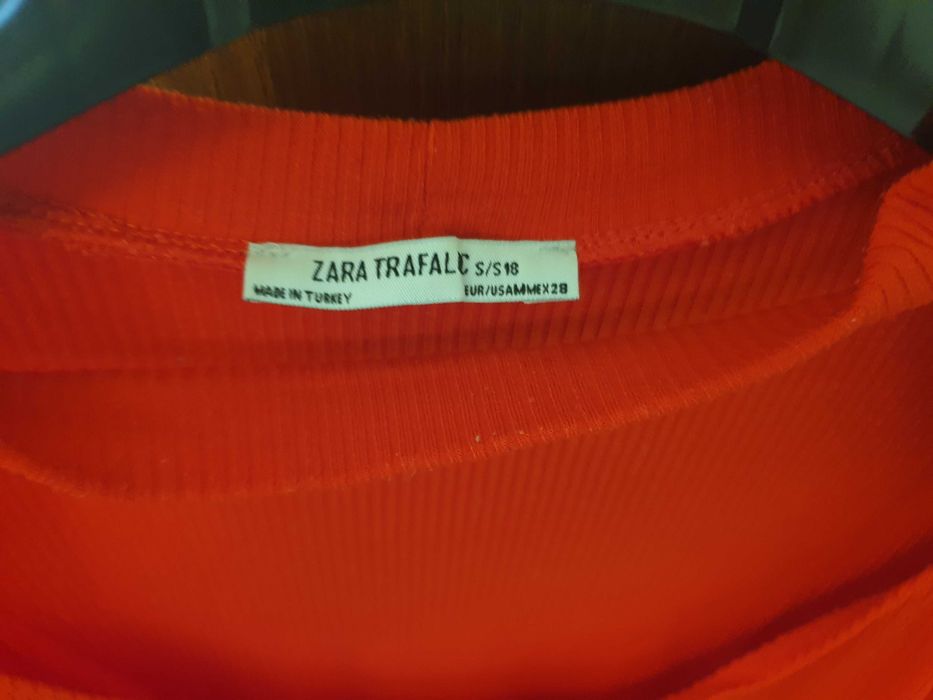 Tricou rosu decoltat Zara S