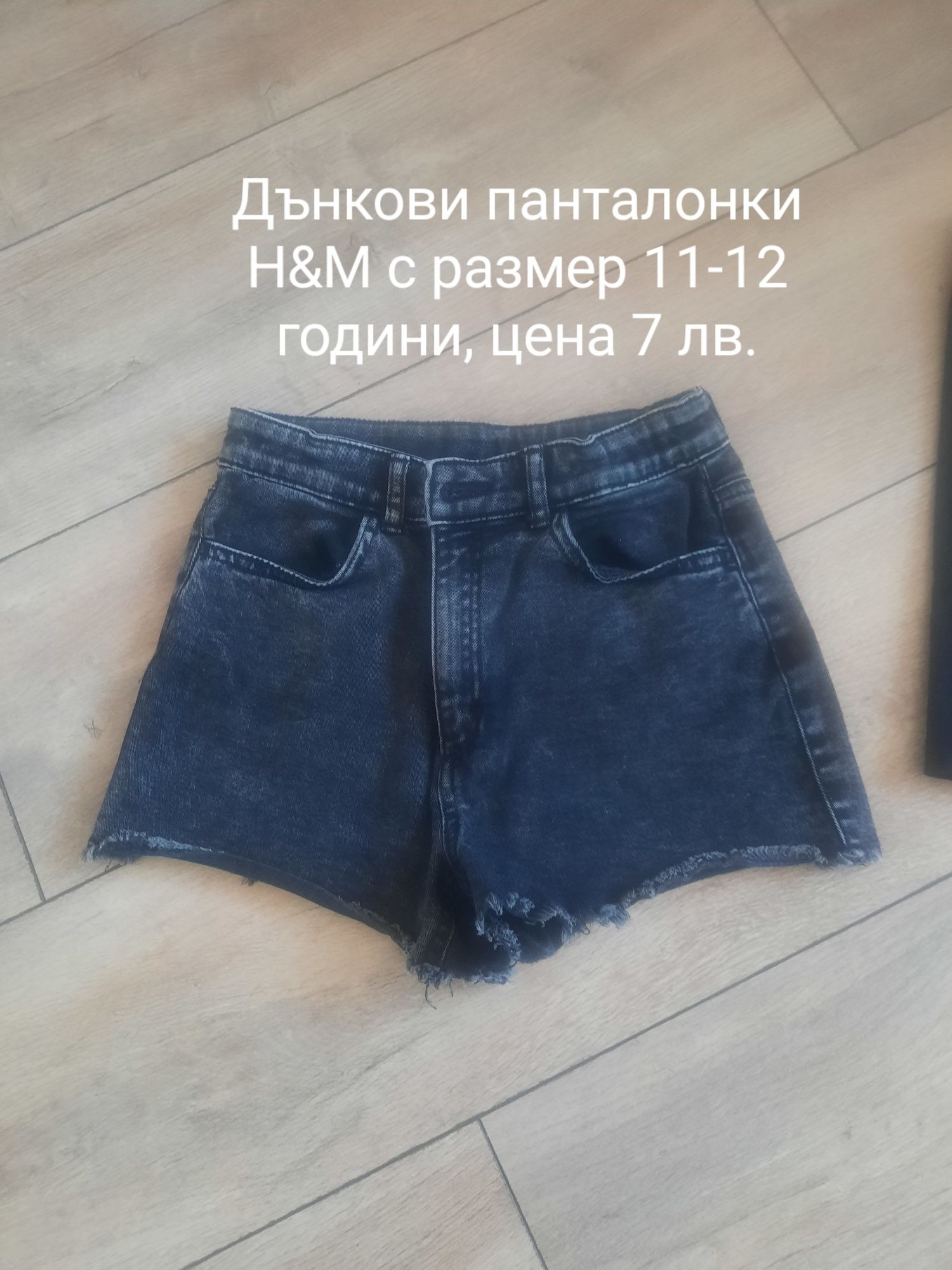 Много запазени дрешки за момичета