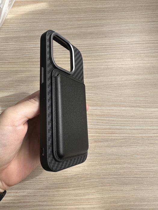 Husă iPhone 14 Pro Carbon + Husă Clear (Gratis)