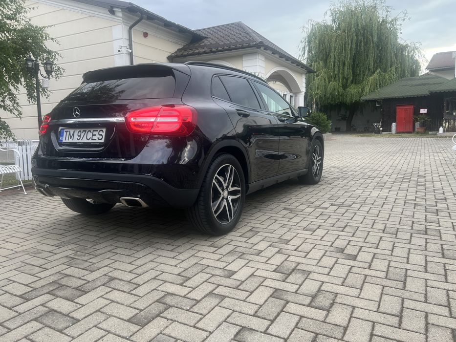Mercedes Benz GLA 250 4 MATIC