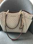Оригинална чанта Michael Kors