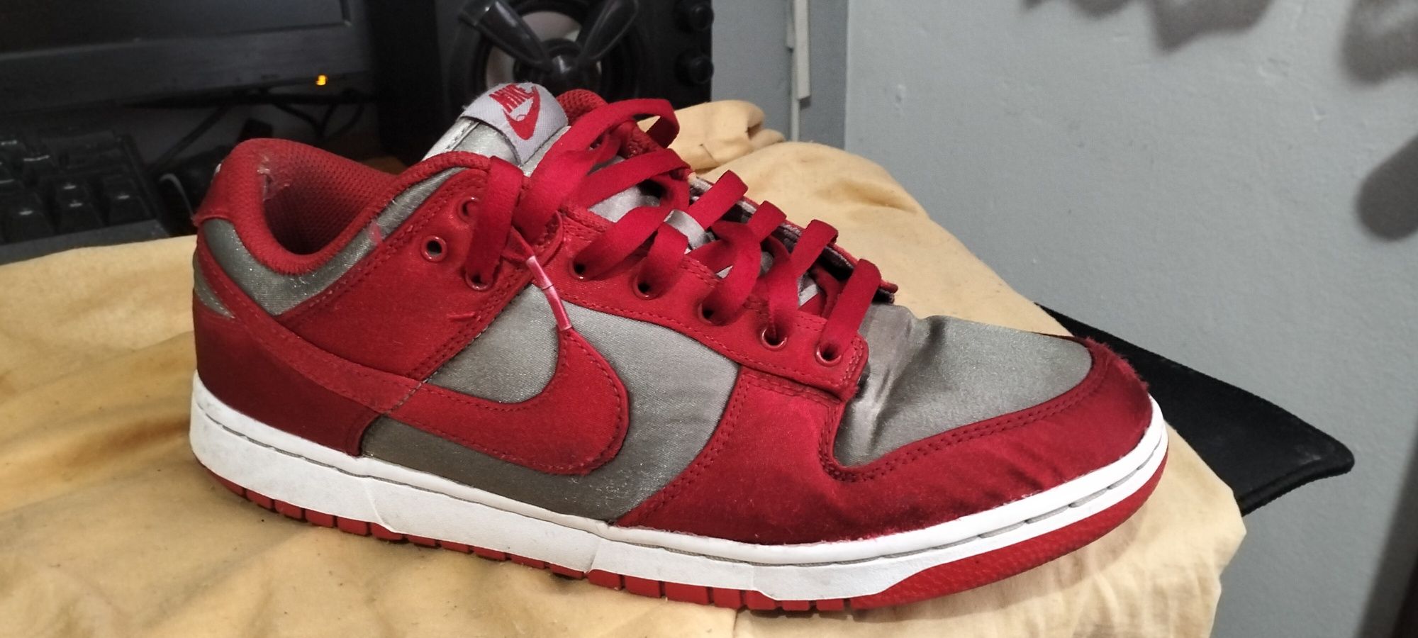 Nike dunk low ess Red