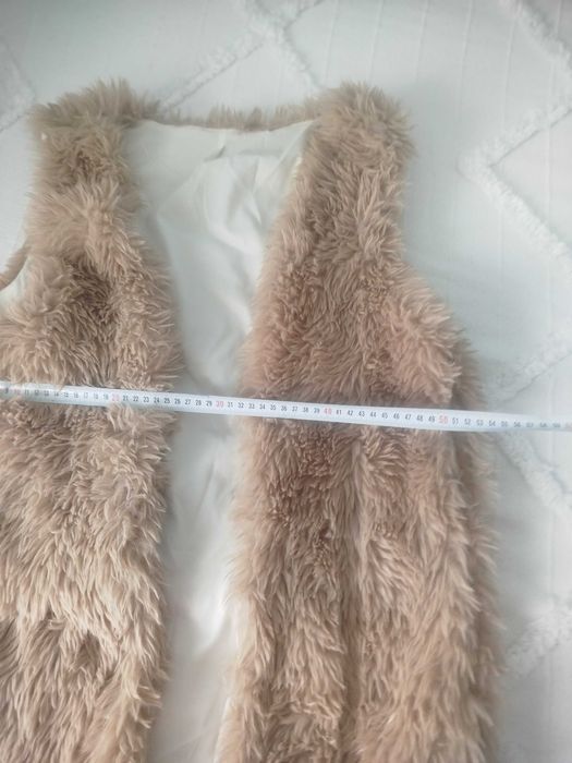 Продавам дамски пухкав елек