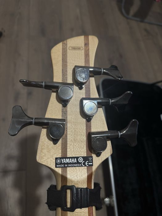 Chitara bass Yamaha TRBX 305 + hard case